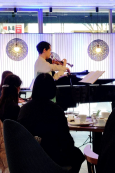 TFU Cafeteria Oliveにて開催された『音楽でともるこころ』にけやきクラブが参加しました