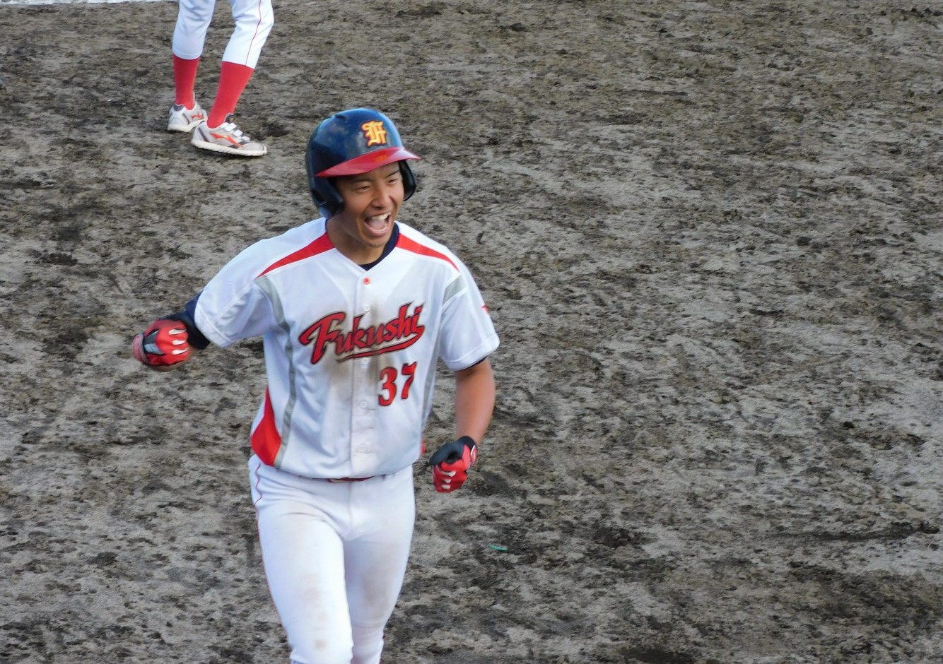 初公式戦初打席でホームランを放った菅原(1年)