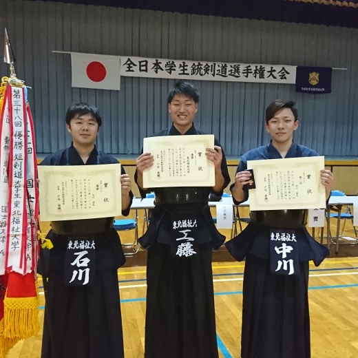 個人戦でワン・ツー・スリーを独占した選手（左から優勝の石川、準優勝の工藤、3位中川）