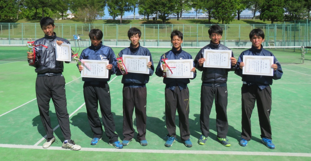 左から、高木、𠮷川、麻生、阿部、早坂、菅原