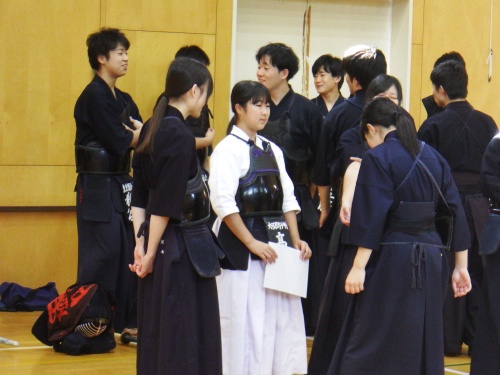 地元剣士と本学部員との交流