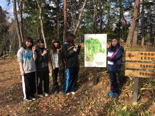 女子学生のグループですが軽快です