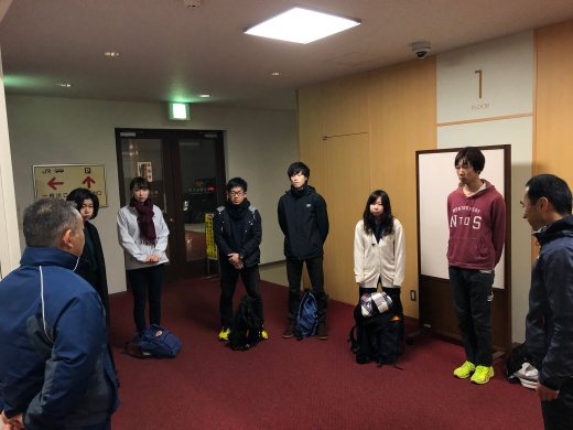 早朝5時の出発式
