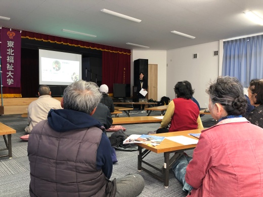 発表をする学生（網地島アドベンチャー「遊学かがやき隊」）プレゼン