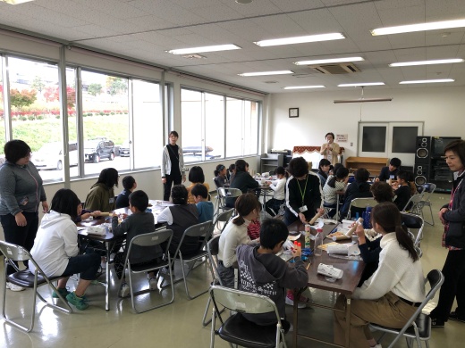 万華鏡づくりの様子