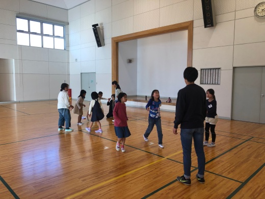 体育館での遊びをサポート