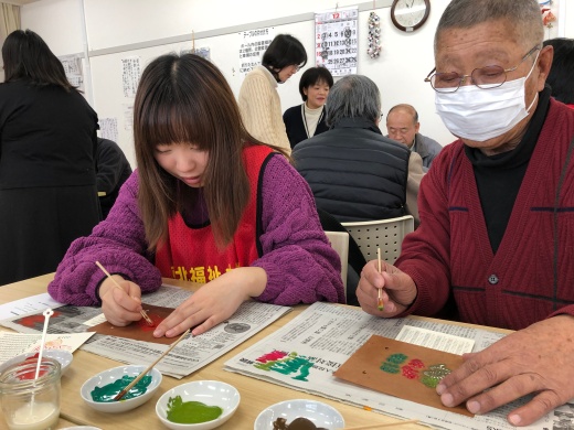 孫と触れ合っているような参加者