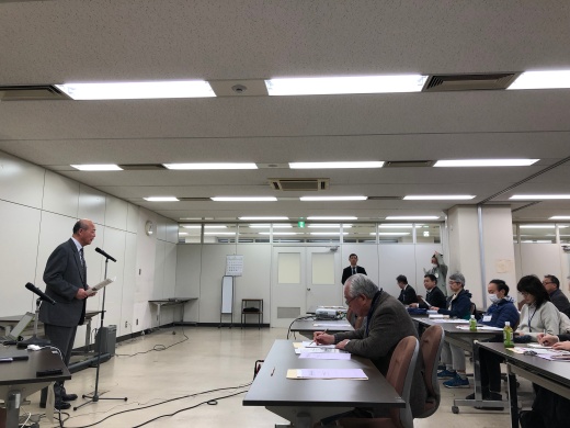 国見地区連合町内会と東北福祉大学における地域共創について説明する、国見地区連合町内会・吉澤秀晃会長