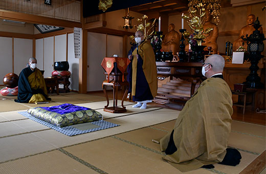 導師を務めた千葉学長による法話