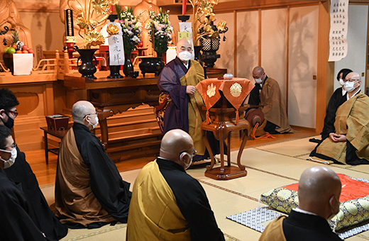 導師を務めた千葉学長による法話