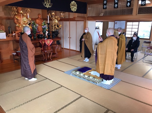 法要の様子はオンラインでも配信