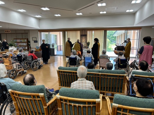 法要中「せんだんの杜ものう」にて
