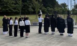 旧大川小学校跡地で慰霊の読経を行いました