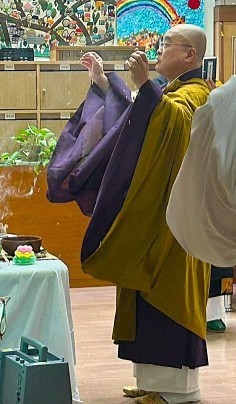 導師をお勤めになられる千葉学長(せんだんの杜)