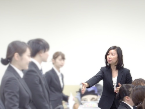 株式会社C-plan代表取締役 小佐野美智子先生による、「医療機関実習事前指導」の様子