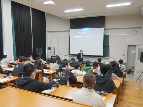 高等学校での高大連携講義の様子