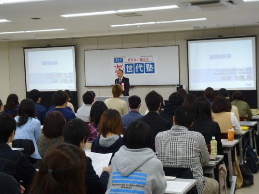 開講式で挨拶する舩渡教授(写真はコロナ禍前の様子)