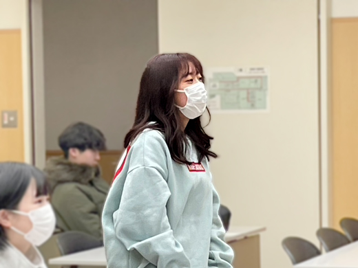 質疑の様子