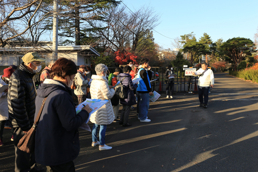 現在地と地形を確認します
