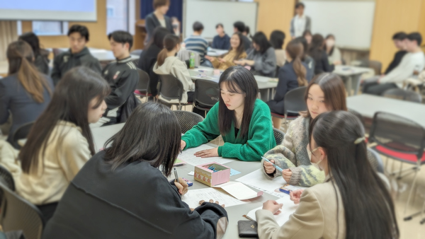 グループに分かれて座談会