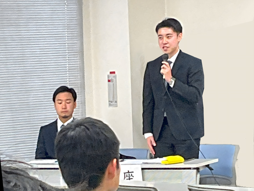 座長など、会の運営も学生が担当しました