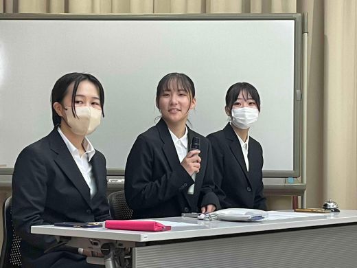 司会の学生たち