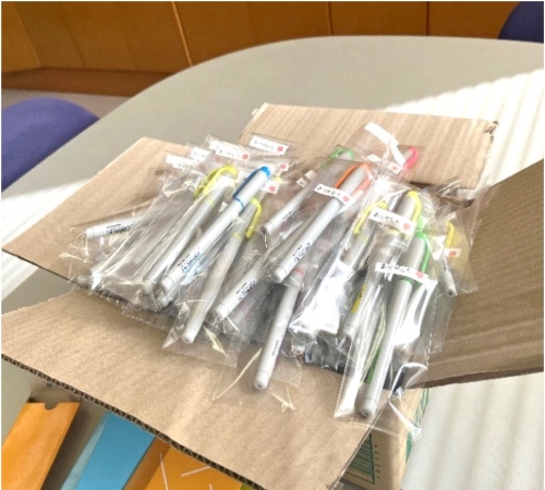 文具の袋詰め