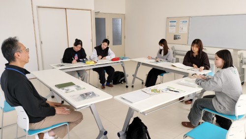 市民センターの役割について学んでいます