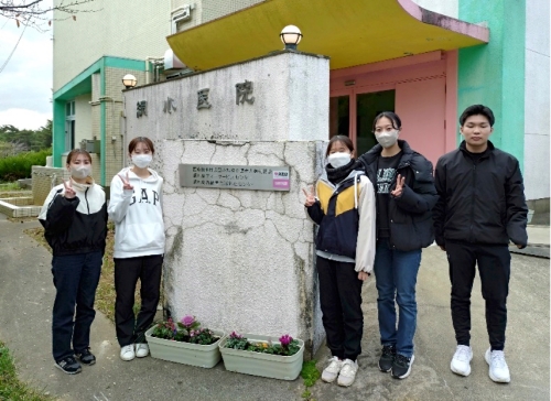 網小医院正面玄関にて