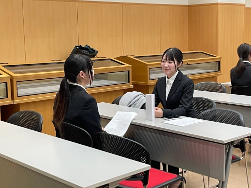 2年生の質問に3年生が答えています