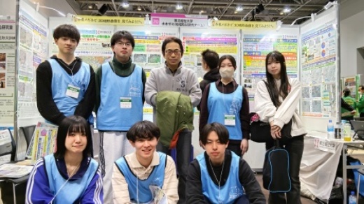 医療経営管理学科学科長の冲永壯治先生も、当日、応援に駆けつけてくれました！