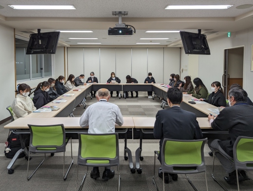会議室での研修の様子
