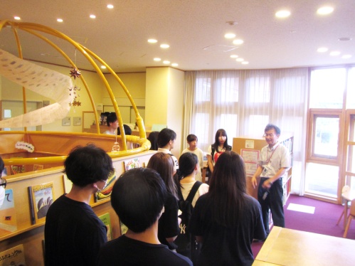 施設見学の様子