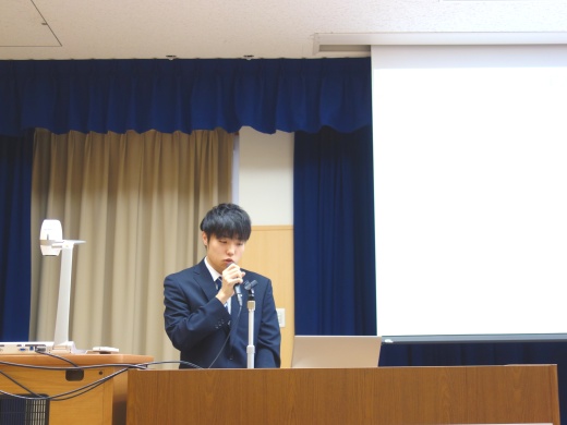 緊張しながらの発表