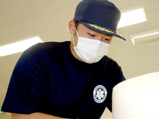 医療経営管理学科4年（救急救命士課程）関駿真さん（2021年8月時点）