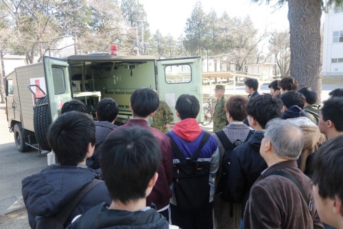 自衛隊救急車の見学
