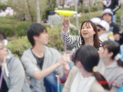 ジャグリングサークルの活動中