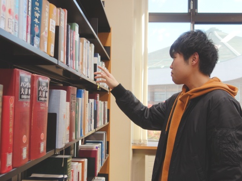 大学図書館で文献検索
