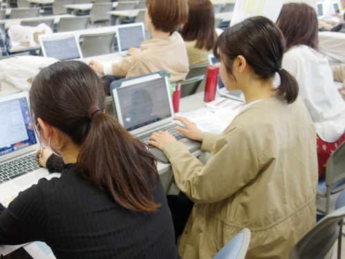 PCを使った実習の様子