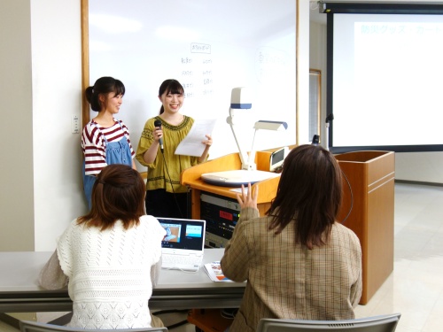 司会進行の舩渡ゼミ：パワーポイントの操作係、ディレクター、司会者