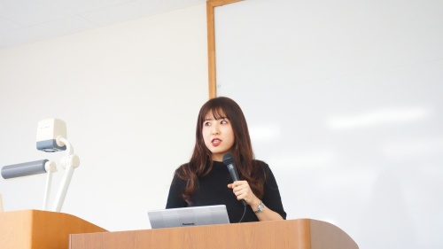 卒業生の穴澤さん