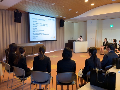 院内見学の様子
