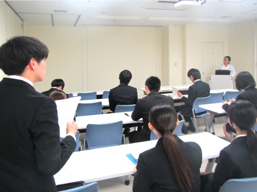 質疑の様子