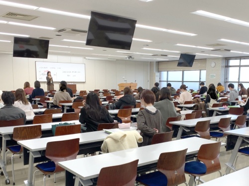 仙台駅東口キャンパスでの、講義の様子