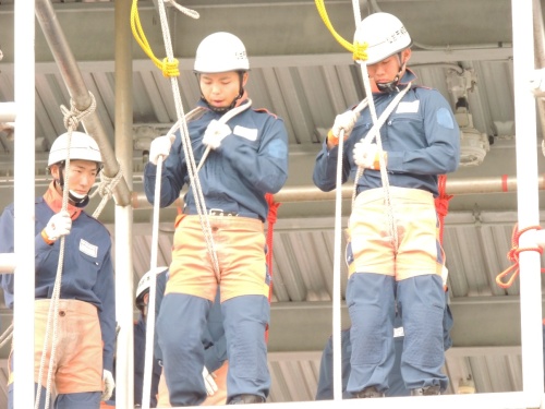 降下訓練の事前準備の様子