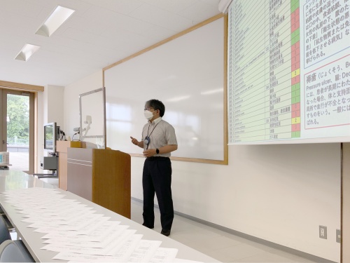 講義をする渡部教授