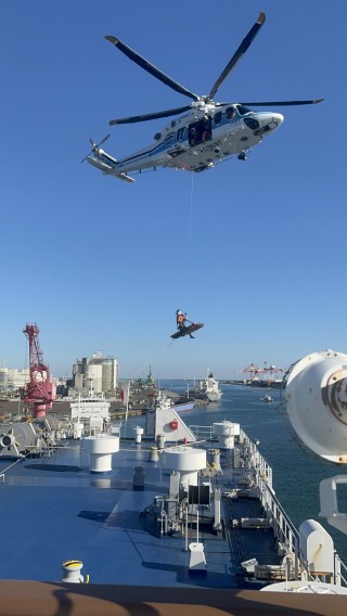 航空機による吊り上げ救助