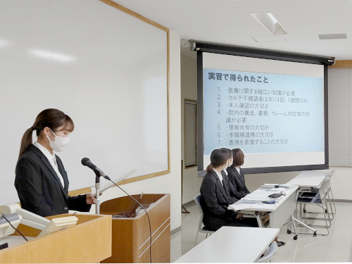 実習報告プレゼンテーションの様子