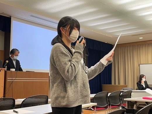 質疑の様子