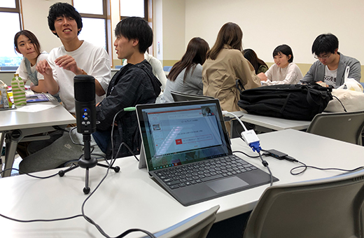 グループワークで企画などを考えていきます